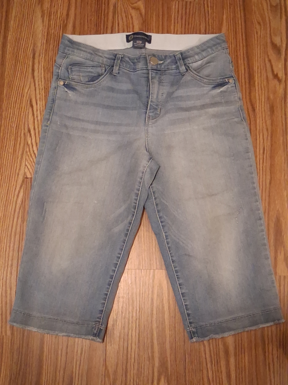 Democracy AbSolution Light Wash Skimmer Capri Sz 10P Cropped Stretch Denim